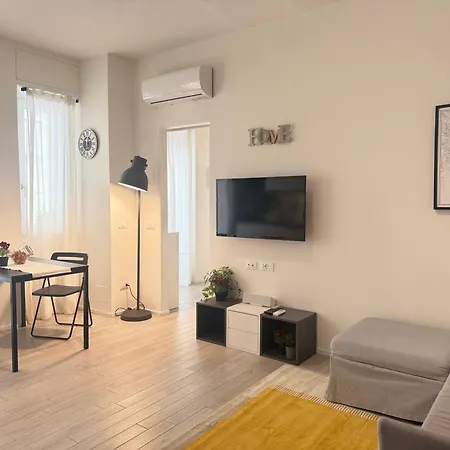 Apartment A Casa Di Imma A 5 Min Stazione Centrale, Wi-fi Veloce, Balcone Abitabile