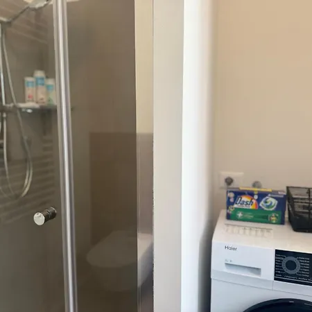 Apartment A Casa Di Imma A 5 Min Stazione Centrale, Wi-fi Veloce, Balcone Abitabile *