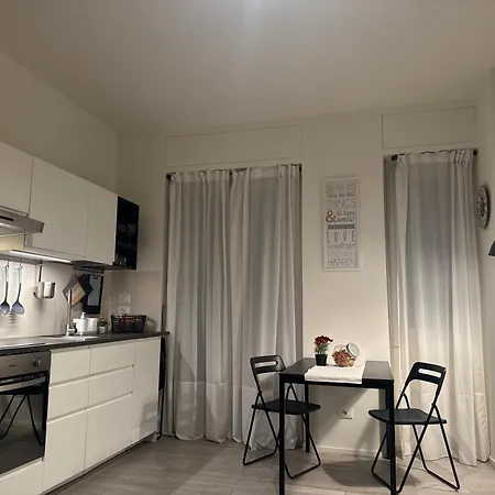 A Casa Di Imma A 5 Min Stazione Centrale, Wi-fi Veloce, Balcone Abitabile *