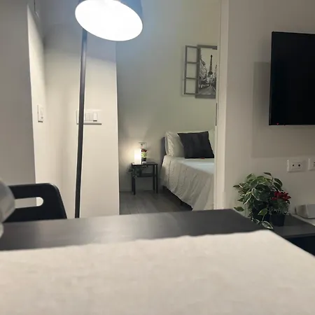 Apartment A Casa Di Imma A 5 Min Stazione Centrale, Wi-fi Veloce, Balcone Abitabile *