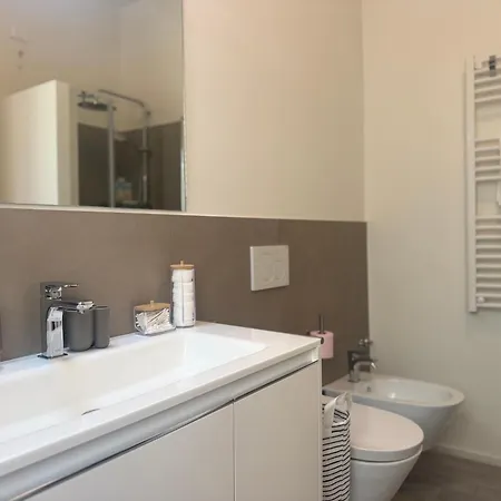 A Casa Di Imma A 5 Min Stazione Centrale, Wi-fi Veloce, Balcone Abitabile דירה *